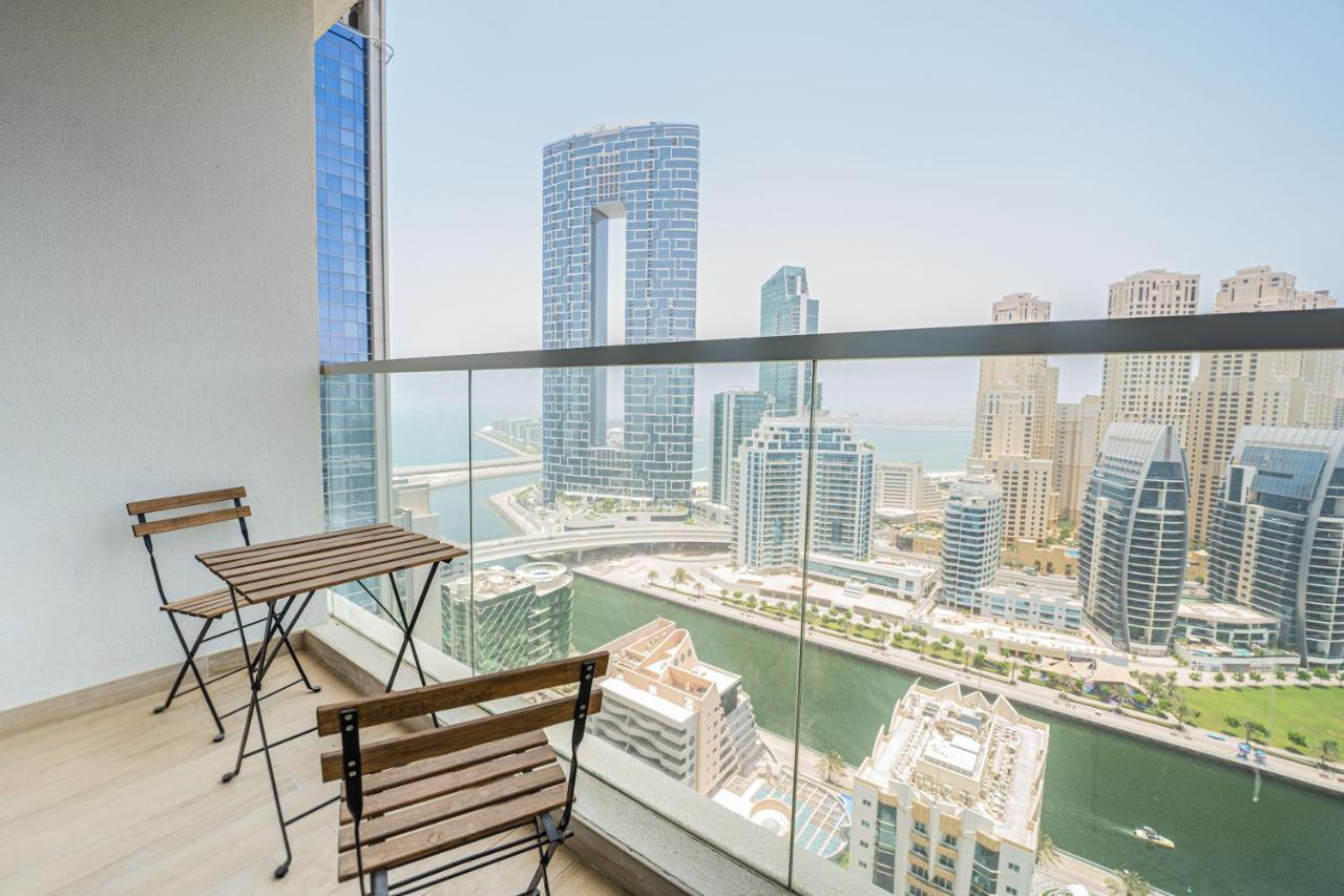 Fam Living - Marina Marvel - Studio Apartment With Breathtaking Views In Studio One Tower Дубай Экстерьер фото