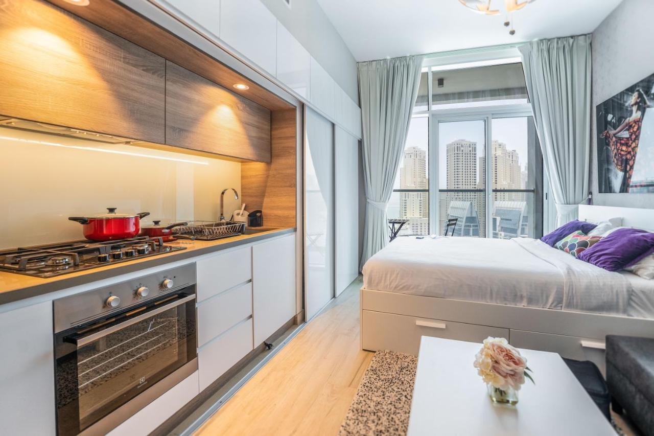 Fam Living - Marina Marvel - Studio Apartment With Breathtaking Views In Studio One Tower Дубай Экстерьер фото