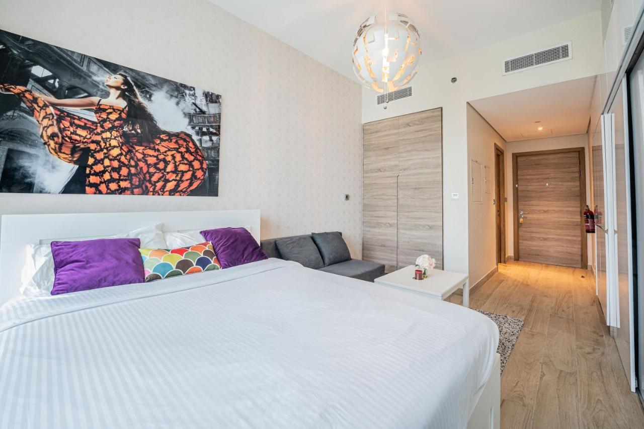 Fam Living - Marina Marvel - Studio Apartment With Breathtaking Views In Studio One Tower Дубай Экстерьер фото