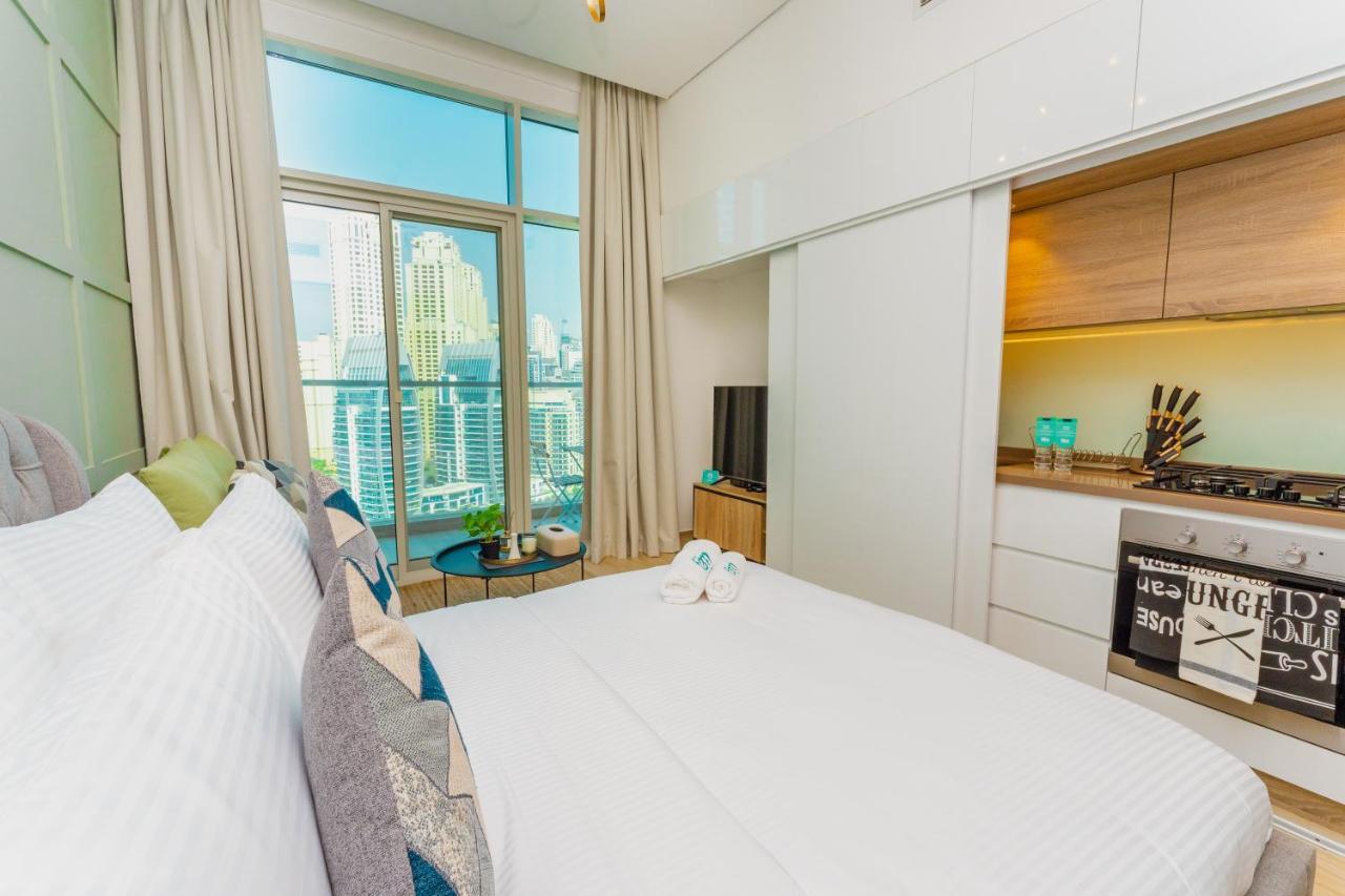 Fam Living - Marina Marvel - Studio Apartment With Breathtaking Views In Studio One Tower Дубай Экстерьер фото