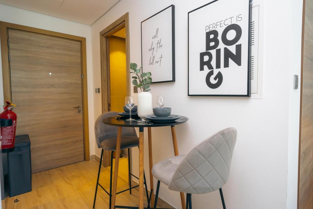 Fam Living - Marina Marvel - Studio Apartment With Breathtaking Views In Studio One Tower Дубай Экстерьер фото