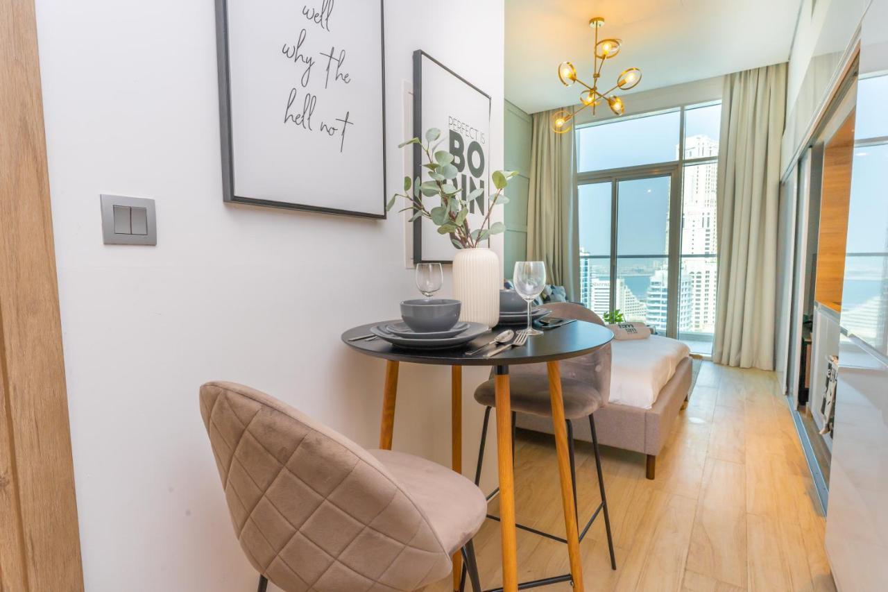 Fam Living - Marina Marvel - Studio Apartment With Breathtaking Views In Studio One Tower Дубай Экстерьер фото