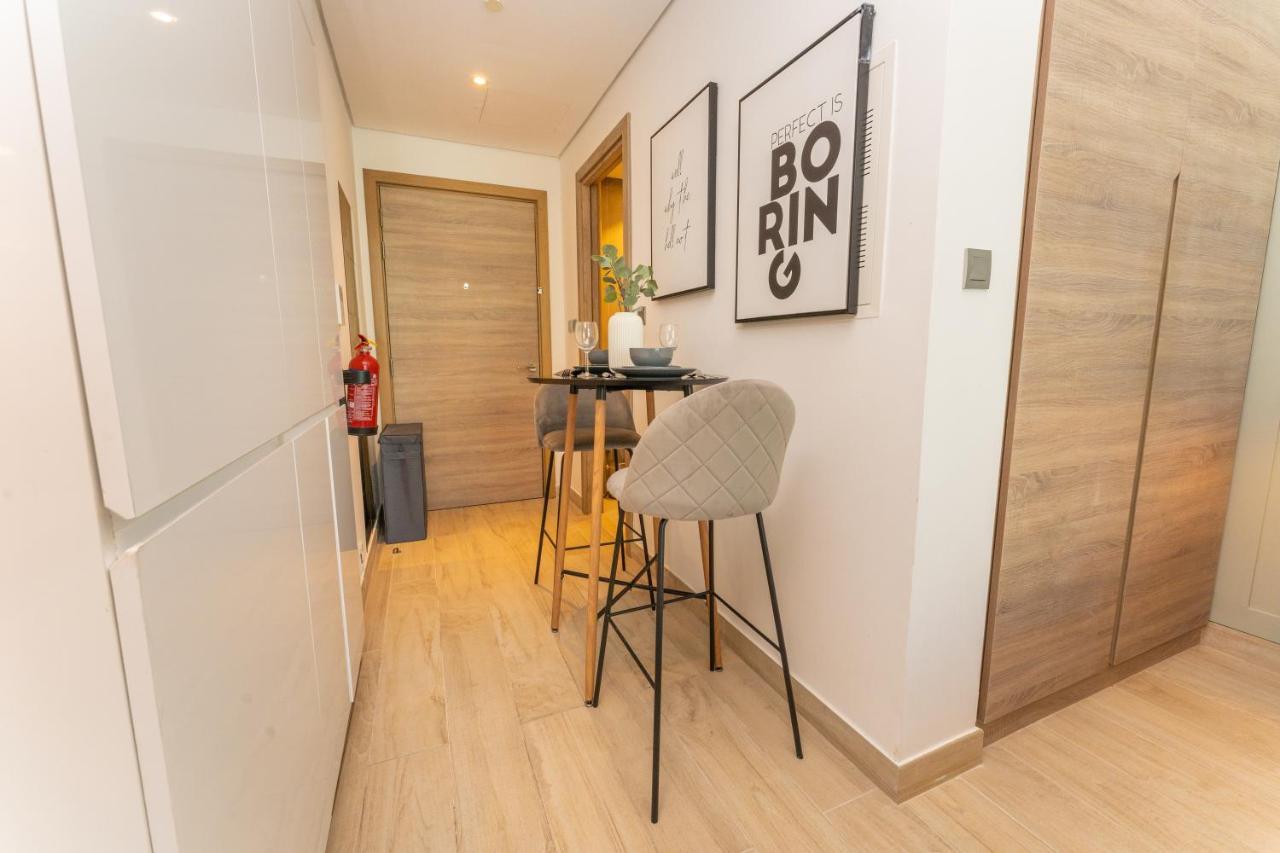 Fam Living - Marina Marvel - Studio Apartment With Breathtaking Views In Studio One Tower Дубай Экстерьер фото